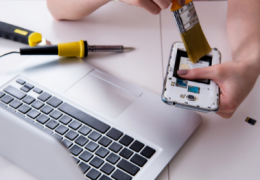 Come posso orientarmi tra gli adesivi B7000, T7000, B6000?